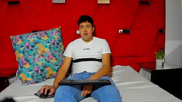 Emmaanddarling online show from 12-18-25, 02:10