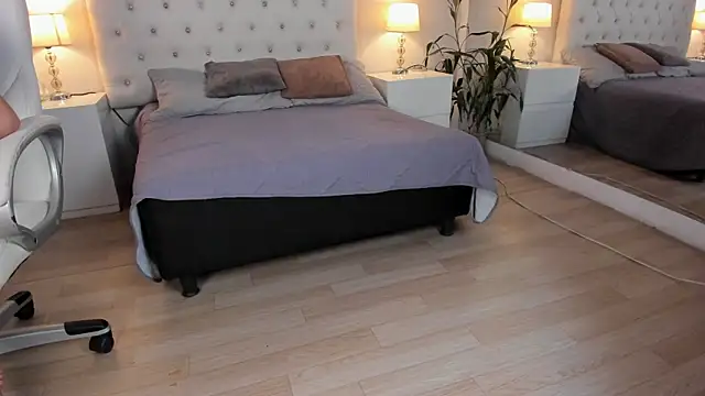 Scarlett Bunny  online show from 12-15-25, 01:06