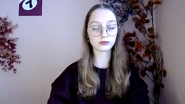 Snapshot of Curlyyy_Girl chatting on 11-17-25, 11:36 Curlyyy Girl online show from 11-17-25, 11:36