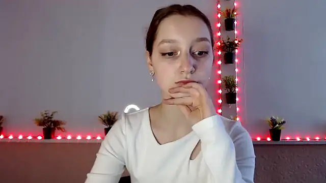 Snapshot of Curlyyy_Girl chatting on 11-11-25, 11:38 Curlyyy Girl online show from 11-11-25, 11:38