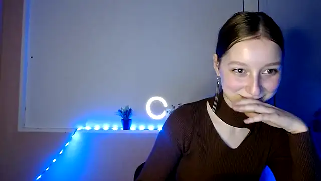 Snapshot of Curlyyy_Girl chatting on 11-07-25, 02:54 Curlyyy Girl online show from 11-07-25, 02:54