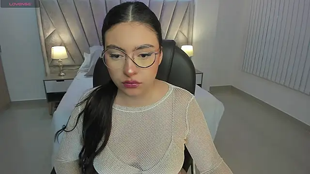 Maya vexx online show from 11-18-25, 08:12