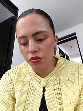 Snapshot of ALEJA__22 chatting on 05-12-26, 06:47 ALEJA 22 online show from 05-12-26, 06:47