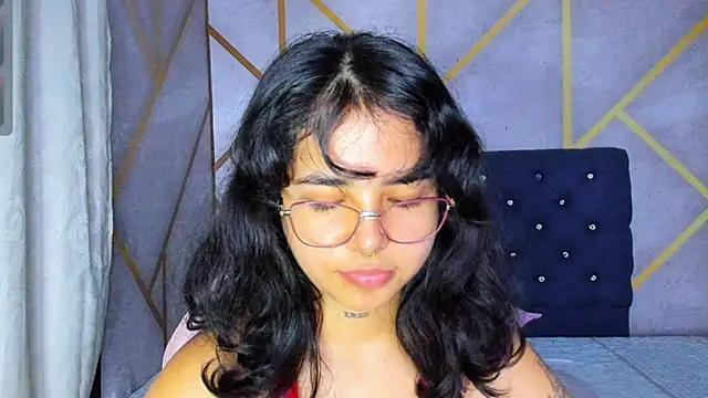 Snapshot of _vaiolet_owo chatting on 02-21-26, 07:43 vaiolet owo online show from 02-21-26, 07:43