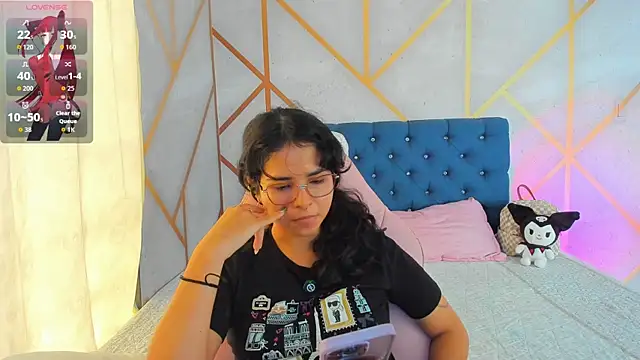 Snapshot of _vaiolet_owo chatting on 02-20-26, 07:38 vaiolet owo online show from 02-20-26, 07:38