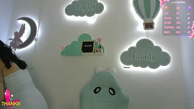 Snapshot of _vaiolet_owo chatting on 12-20-25, 05:21 vaiolet owo online show from 12-20-25, 05:21