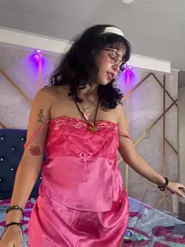 Snapshot of _vaiolet_owo chatting on 11-28-25, 06:08 vaiolet owo online show from 11-28-25, 06:08