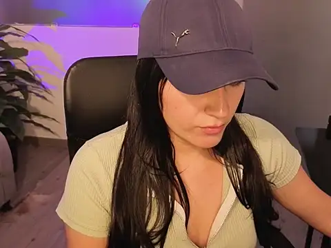 Dhany Naugthy  online show from 11-28-25, 11:27