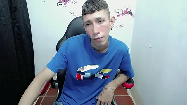 Snapshot of Im_anderson01 chatting on 11-06-25, 02:43 Im anderson01 online show from 11-06-25, 02:43