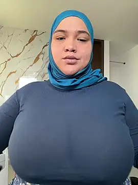 Snapshot of sweetmuslim01 chatting on 06-12-26, 05:32 sweetmuslim01 online show from 06-12-26, 05:32