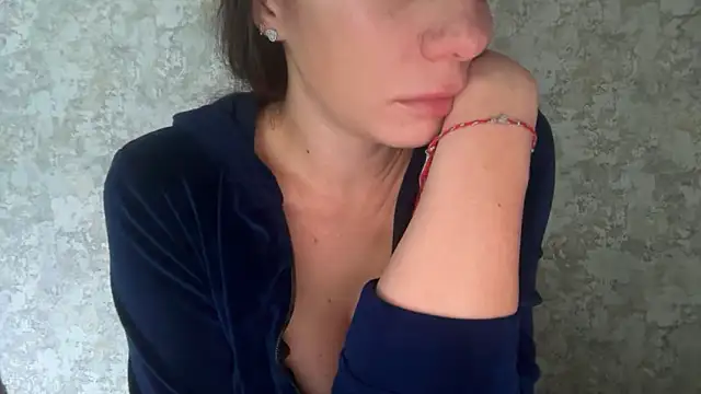 Snapshot of Angelinaa19 chatting on 04-21-26, 08:32 Angelinaa19 online show from 04-21-26, 08:32