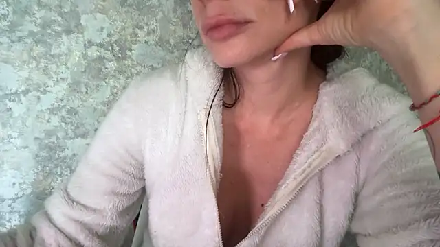 Snapshot of Angelinaa19 chatting on 04-25-26, 01:41 Angelinaa19 online show from 04-25-26, 01:41