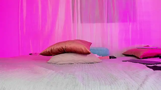 Daniihot   online show from 04-18-26, 04:48