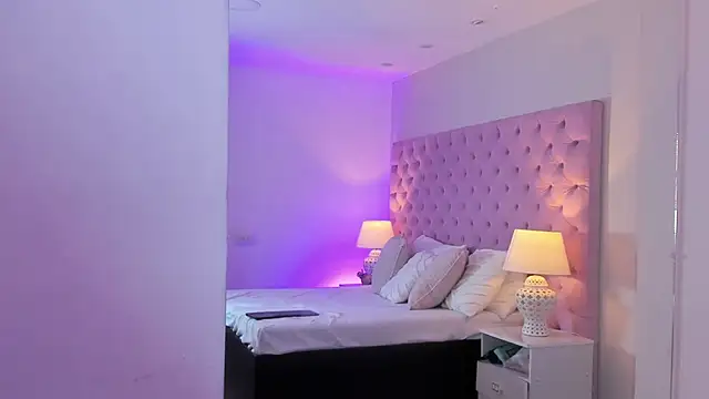 GabyQueens online show from 12-14-25, 08:25