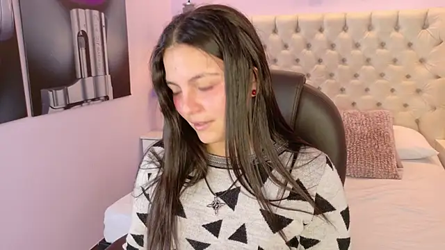 GabyQueens online show from 11-18-25, 03:15