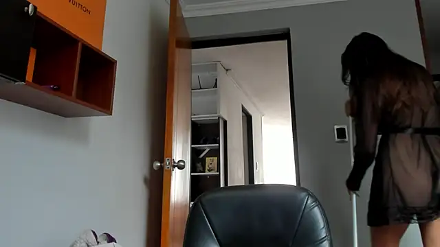 Snapshot of LilyGarcia chatting on 06-09-26, 05:14 LilyGarcia online show from 06-09-26, 05:14