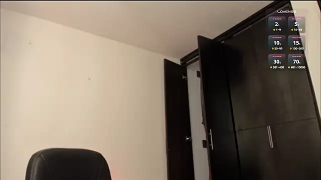 LilyGarcia online show from 12-16-25, 05:06