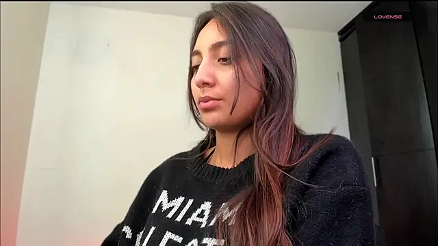 Snapshot of LilyGarcia chatting on 05-11-26, 06:05 LilyGarcia online show from 05-11-26, 06:05