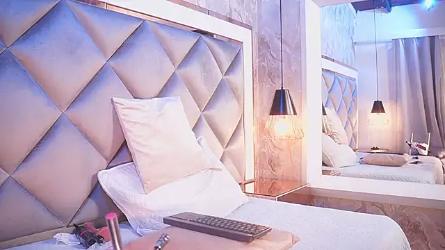 Snapshot of crystal_gilton chatting on 02-19-26, 07:11 crystal gilton online show from 02-19-26, 07:11