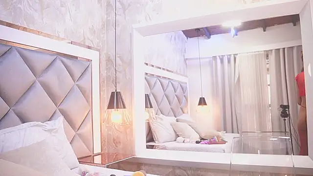 Snapshot of crystal_gilton chatting on 02-17-26, 07:11 crystal gilton online show from 02-17-26, 07:11