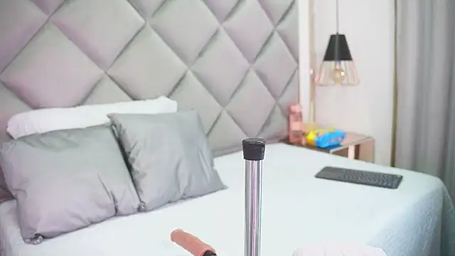 Snapshot of crystal_gilton chatting on 02-25-26, 07:14 crystal gilton online show from 02-25-26, 07:14