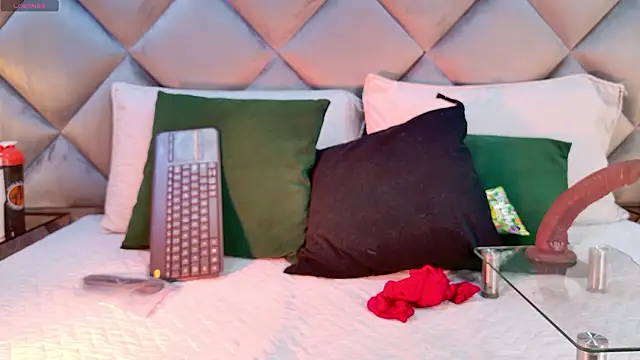 Snapshot of crystal_gilton chatting on 01-31-26, 07:23 crystal gilton online show from 01-31-26, 07:23