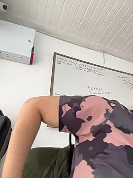 cleo wale  online show from 11-25-25, 04:40