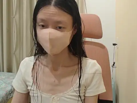 Lil-Cherries online show from 02-06-26, 01:40