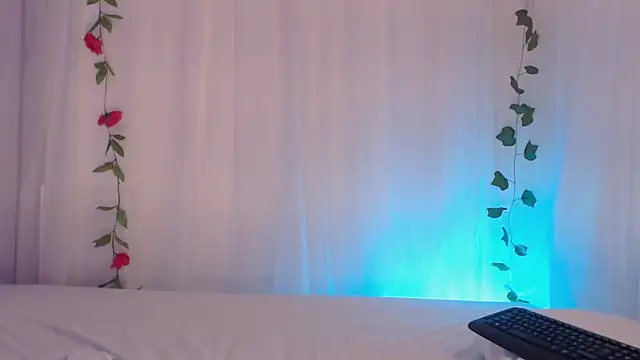 Snapshot of Belladonna_lips chatting on 06-11-26, 03:36 Belladonna lips online show from 06-11-26, 03:36