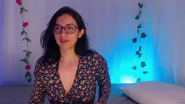 Snapshot of Belladonna_lips chatting on 06-10-26, 03:41 Belladonna lips online show from 06-10-26, 03:41