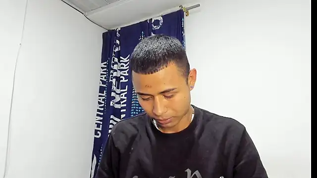 Snapshot of bryan756 chatting on 11-06-25, 11:20 bryan756 online show from 11-06-25, 11:20