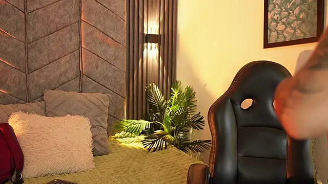 AuroraLanee  online show from 12-22-25, 07:36