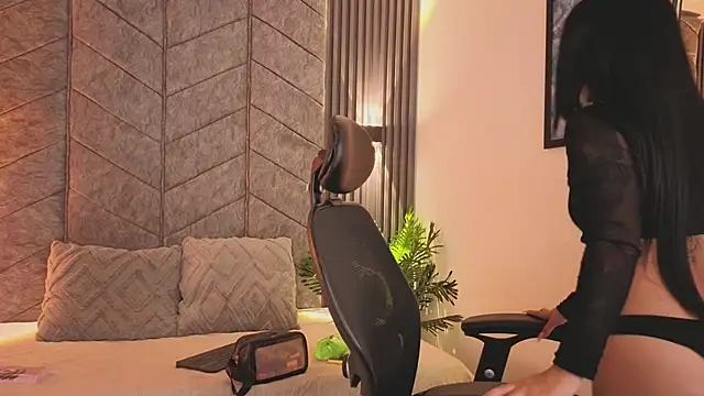 AuroraLanee  online show from 11-18-25, 07:28