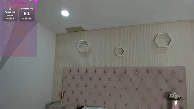Snapshot of ZarinaWynne chatting on 05-17-26, 01:55 ZarinaWynne online show from 05-17-26, 01:55
