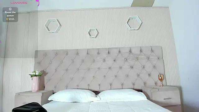 Snapshot of ZarinaWynne chatting on 05-11-26, 01:34 ZarinaWynne online show from 05-11-26, 01:34
