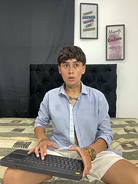 Miia Hoot online show from 11-11-25, 01:50