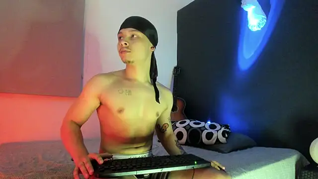 Snapshot of Zeus_Jeff chatting on 02-13-26, 02:44 Zeus Jeff online show from 02-13-26, 02:44