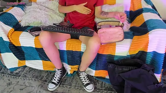 AliceMadnes online show from 12-19-25, 04:49