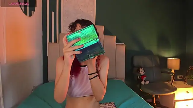 AliceMadnes online show from 11-18-25, 09:18