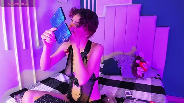 AliceMadnes online show from 11-27-25, 04:46