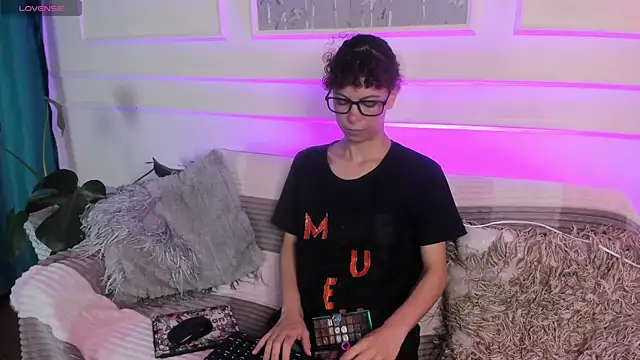 AliceMadnes online show from 02-15-26, 01:32