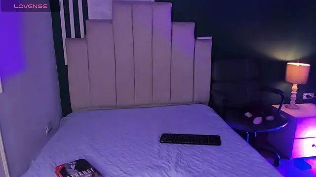 AliceMadnes online show from 11-16-25, 06:34