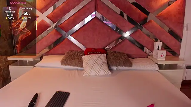 Lily Queen30 online show from 11-22-25, 08:18