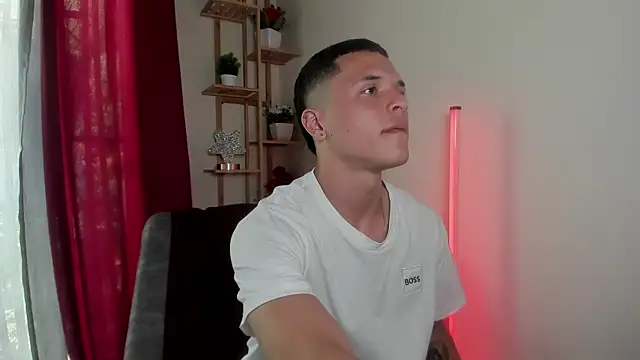 Snapshot of damian_vega13 chatting on 11-07-25, 06:01 damian vega13 online show from 11-07-25, 06:01