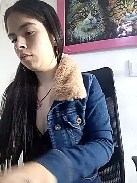 Snapshot of emilygrooe chatting on 03-04-26, 03:53 emilygrooe online show from 03-04-26, 03:53