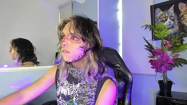 luxiel  online show from 11-24-25, 09:04