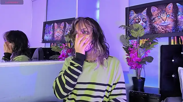 luxiel  online show from 11-27-25, 10:21