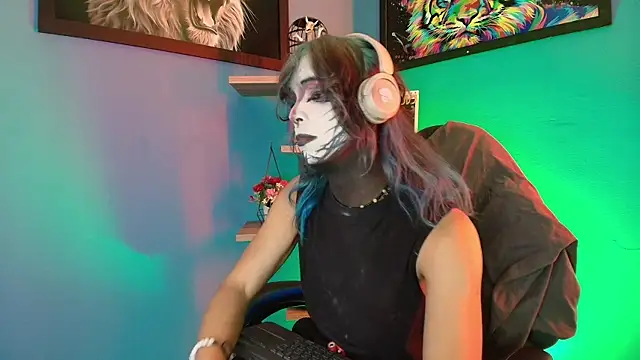 Snapshot of luxiel_ chatting on 02-27-26, 10:20 luxiel online show from 02-27-26, 10:20