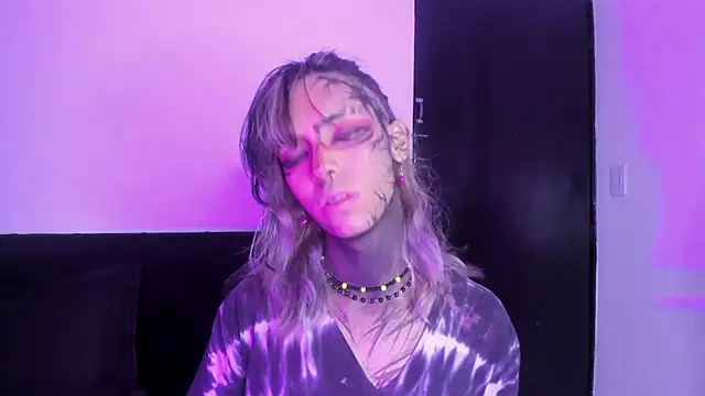 luxiel  online show from 11-15-25, 10:47