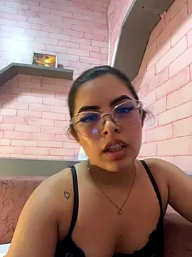 Snapshot of Isa_preasley chatting on 11-08-25, 07:28 Isa preasley online show from 11-08-25, 07:28